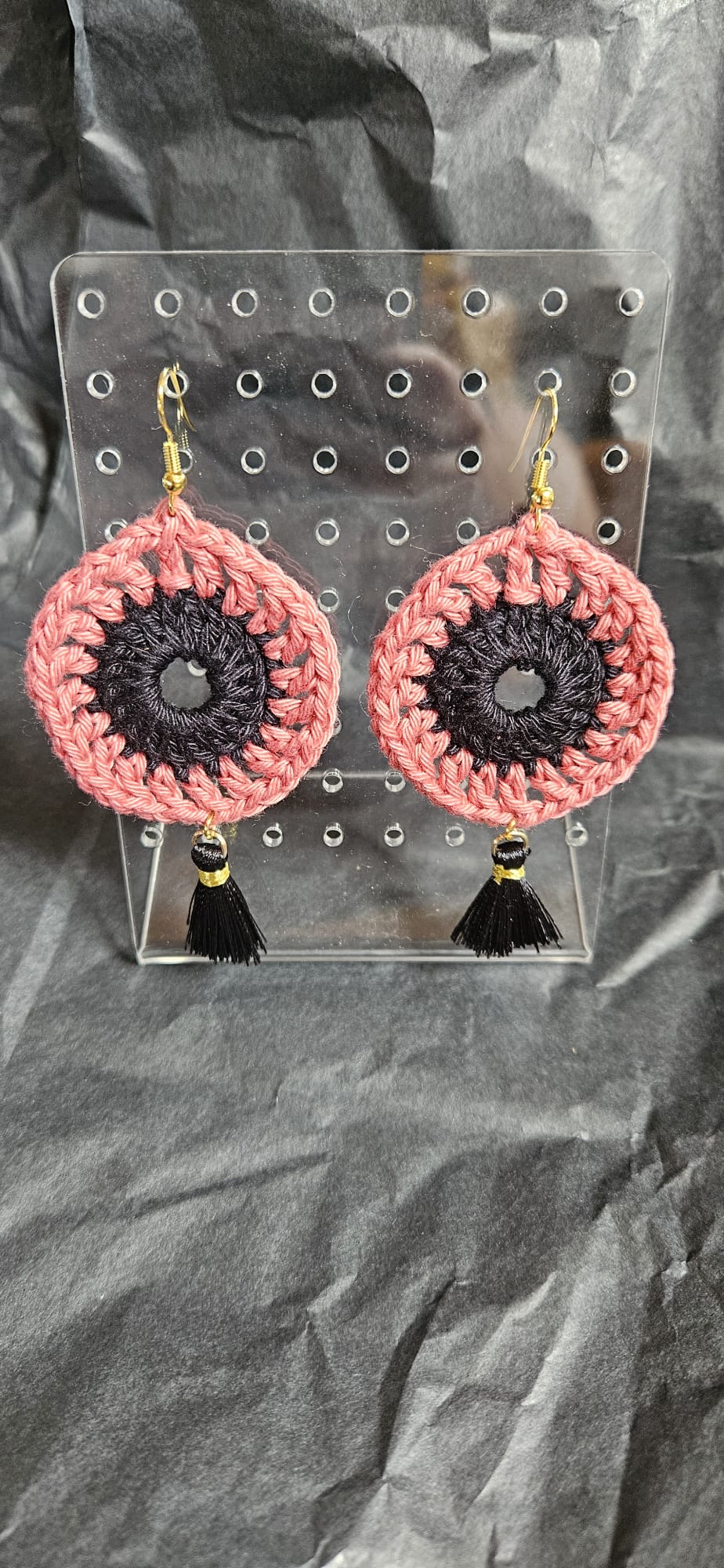 Ohrringe (Modeschmuck) selbstgehäkelt schwarz/dark old rose