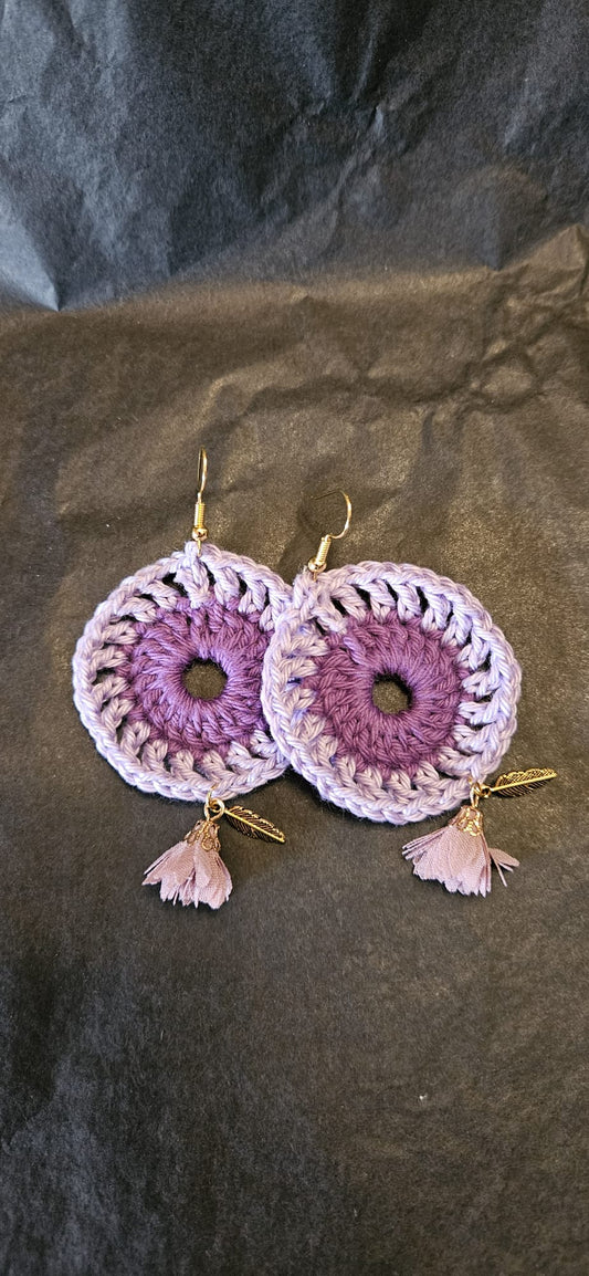 Ohrringe (Modeschmuck) selbstgehäkelt weis/Flieder