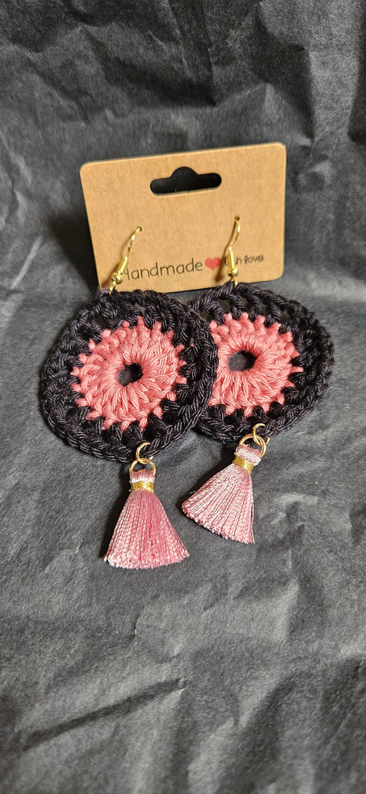 Ohrringe (Modeschmuck) selbstgehäkelt schwarz/dark old rose