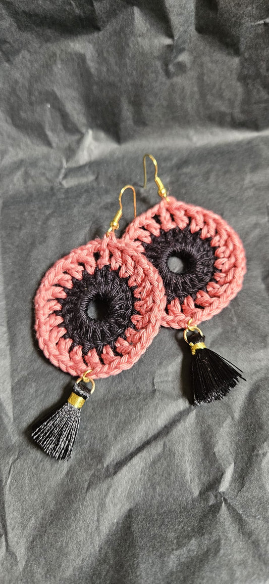 Ohrringe (Modeschmuck) selbstgehäkelt schwarz/dark old rose